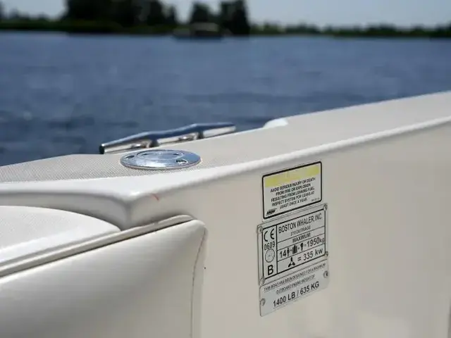 Boston Whaler 270 Outrage