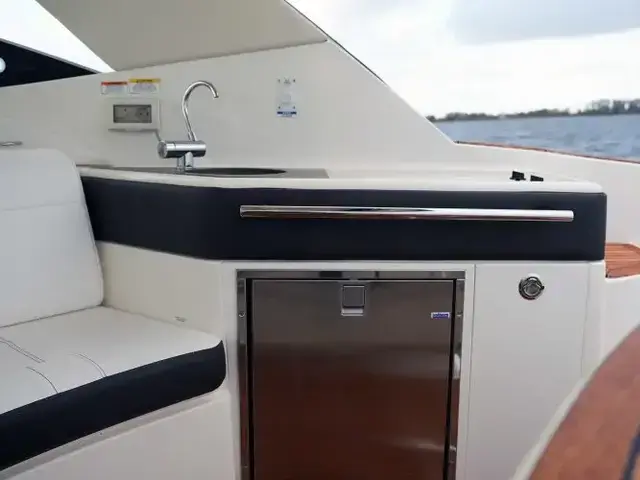 Sea Ray Sundancer 320