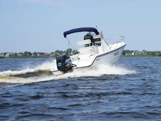 Boston Whaler 180 Outrage