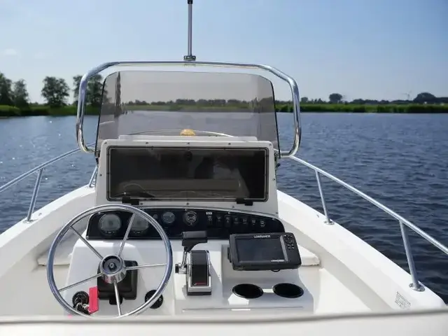 Boston Whaler 180 Outrage