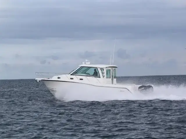 Boston Whaler 345 Conquest Pilothouse