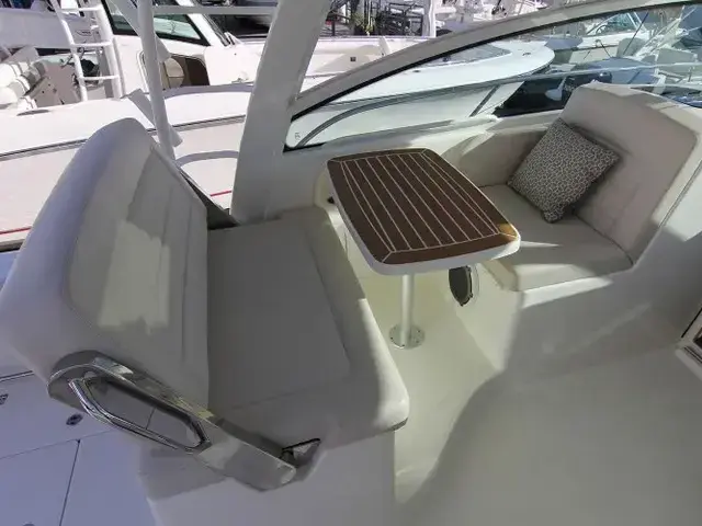 Boston Whaler 345 Conquest Pilothouse