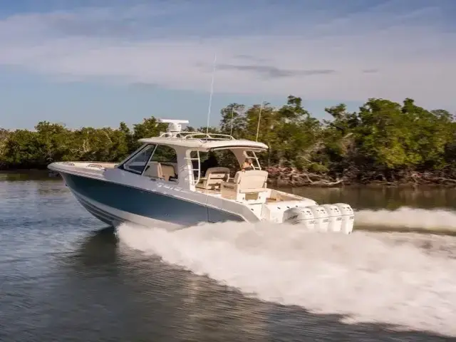 Boston Whaler 380 Realm