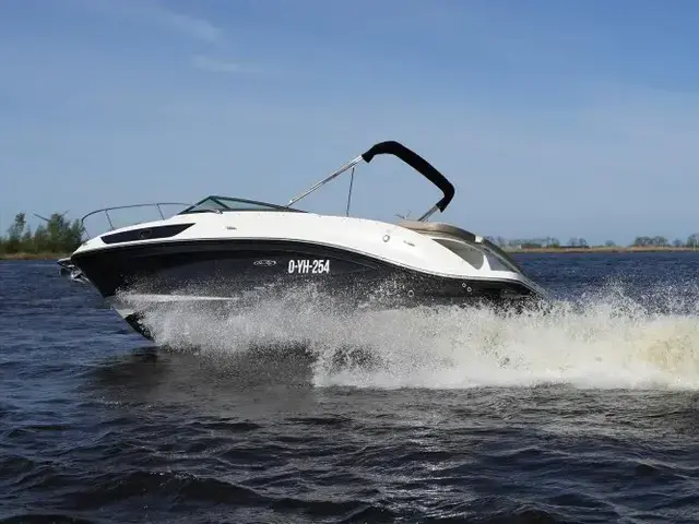 Sea Ray Sun Sport 230