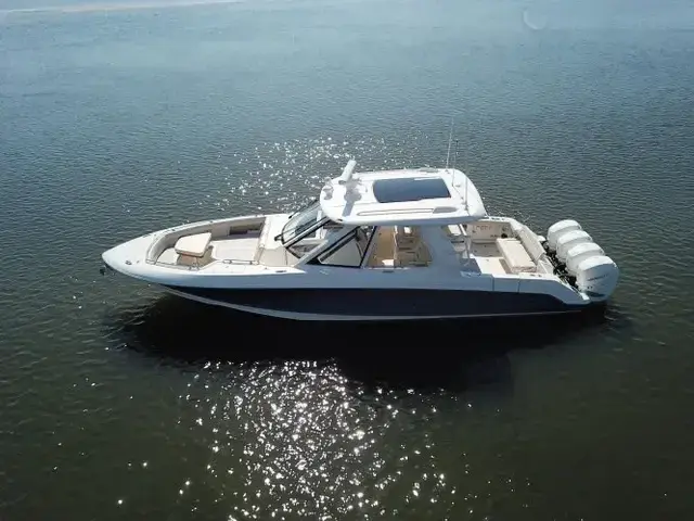 Boston Whaler 380 Realm