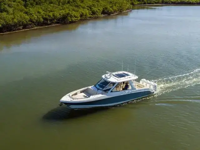 Boston Whaler 380 Realm