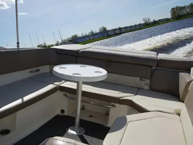 Sea Ray Sun Sport 230