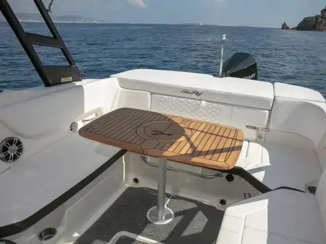 Sea Ray Sun Sport 230