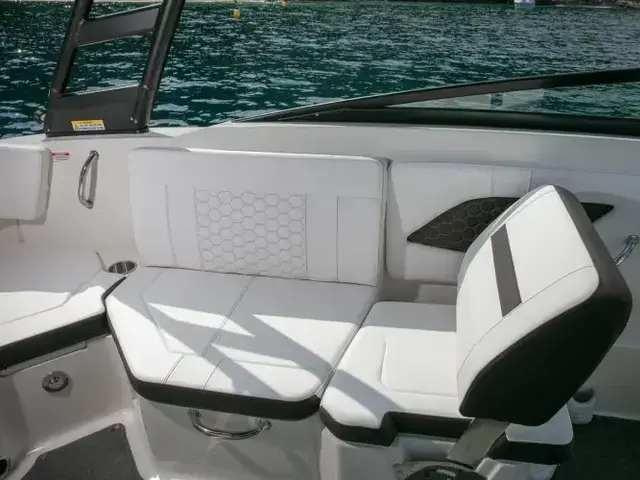 Sea Ray Sun Sport 230