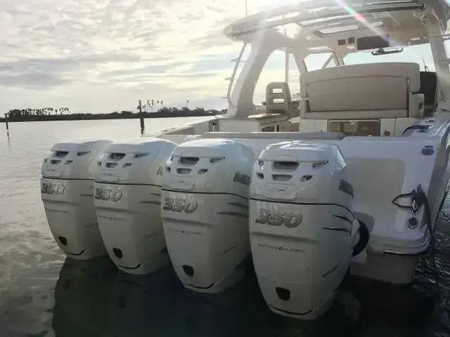 Boston Whaler 380 Realm