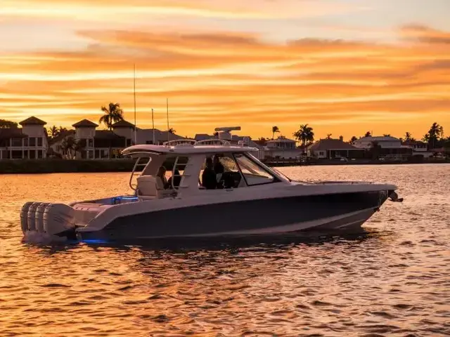 Boston Whaler 380 Realm