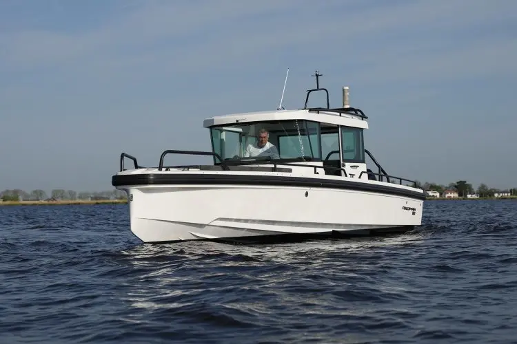 2019 Axopar 28 cabin