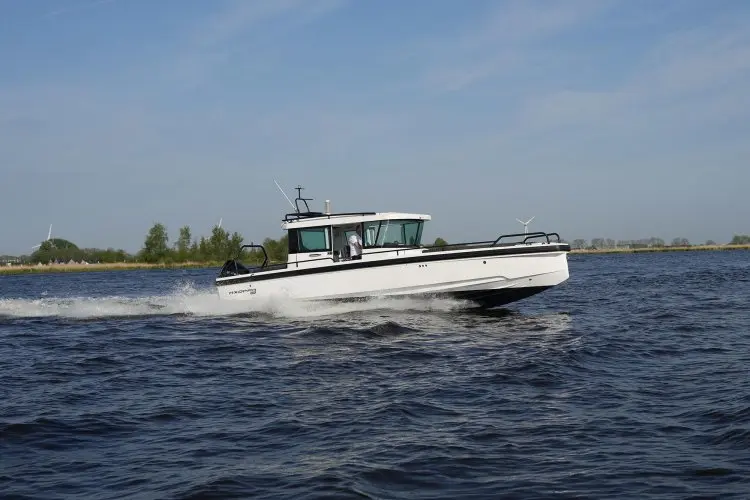 2019 Axopar 28 cabin