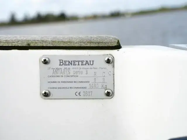 Beneteau Antares 9