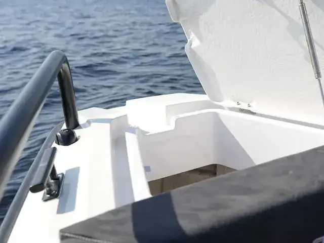 Axopar 28 CABIN