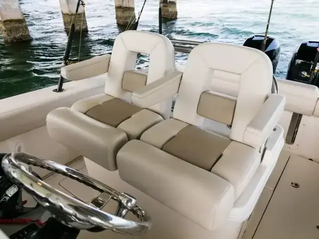 Boston Whaler 250 Outrage