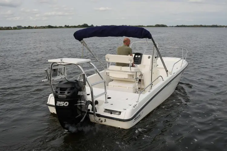 2008 Boston Whaler 230 dauntless