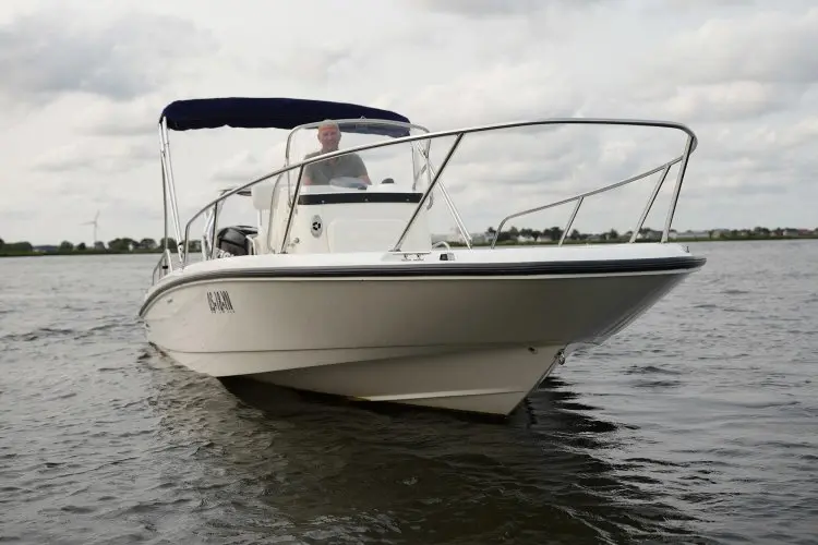 2008 Boston Whaler 230 dauntless