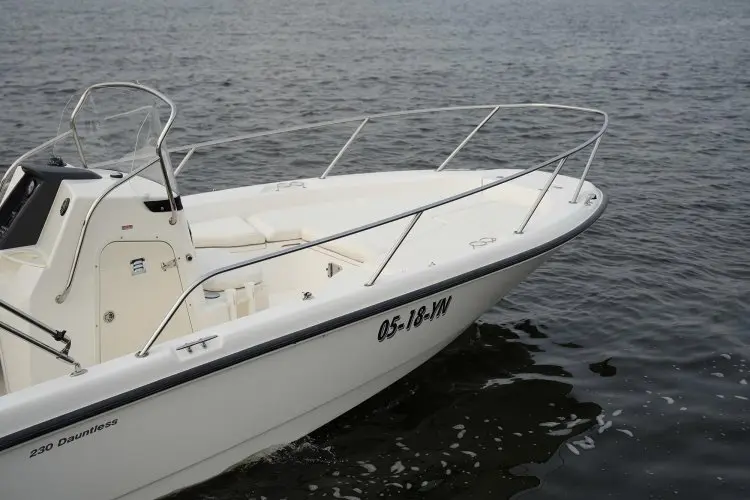 2008 Boston Whaler 230 dauntless