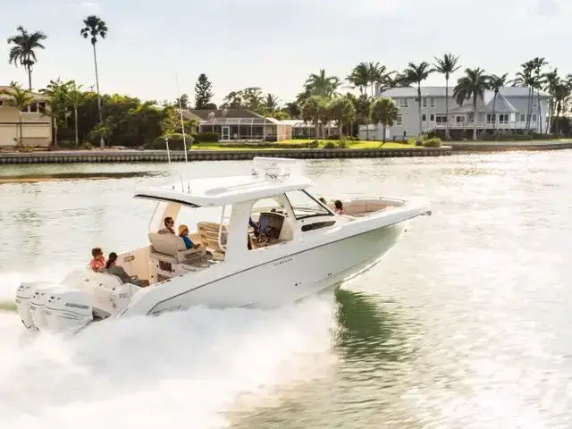 Boston Whaler 350 Realm