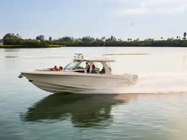 Boston Whaler 350 Realm