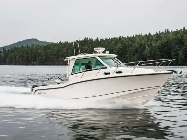 Boston Whaler 325 Conquest Pilothouse