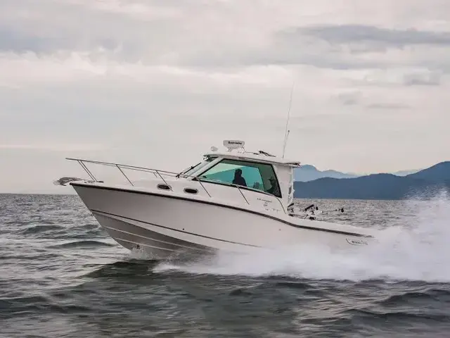 Boston Whaler 325 Conquest Pilothouse