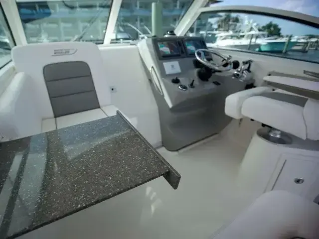 Boston Whaler 325 Conquest Pilothouse