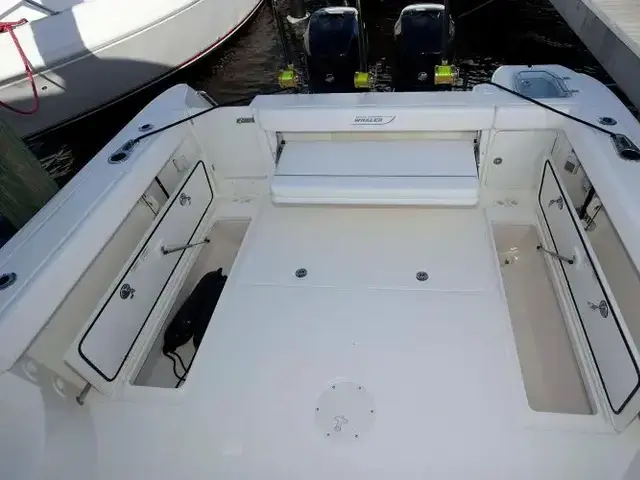 Boston Whaler 325 Conquest Pilothouse