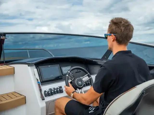 Alfastreet 32 Cabin Sport - Outboard Series