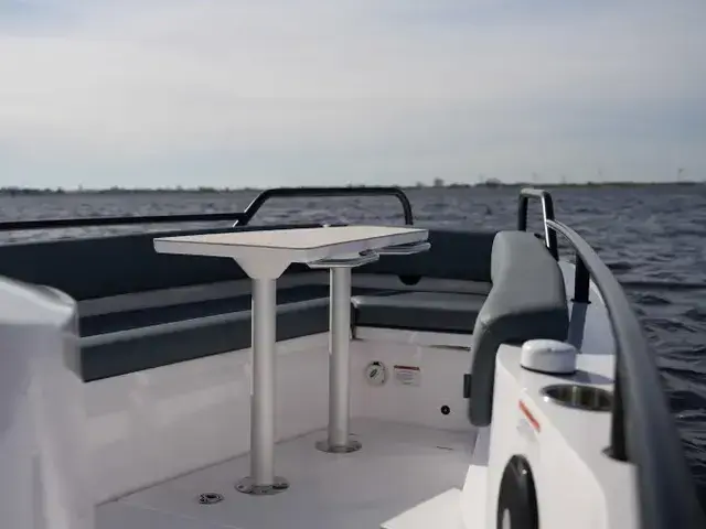 Axopar 28 Cabin