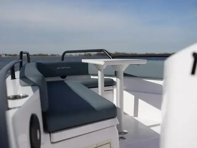 Axopar 28 Cabin