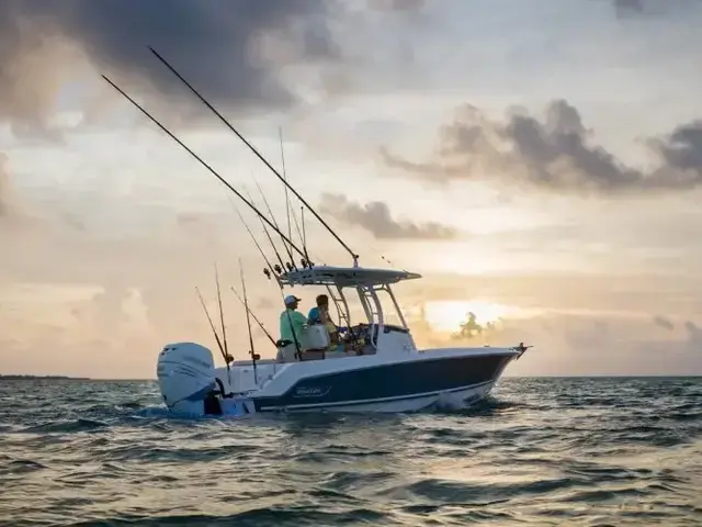 Boston Whaler 230 Outrage