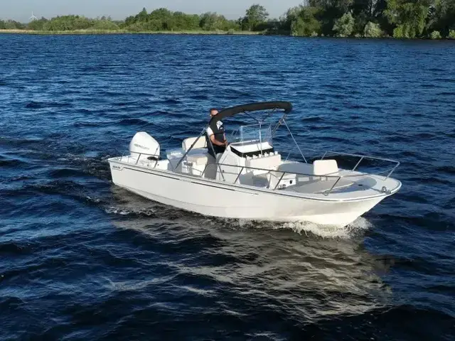 Boston Whaler 210 Montauk