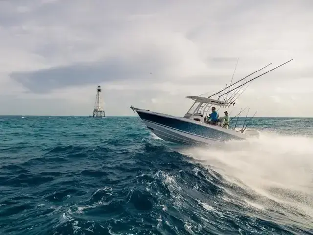 Boston Whaler 230 Outrage