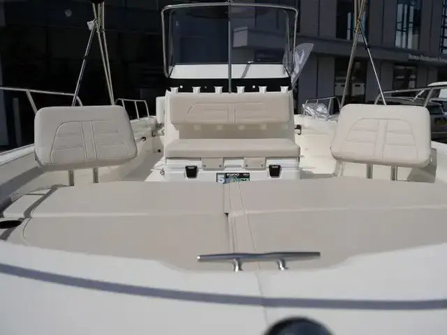 Boston Whaler 210 Montauk