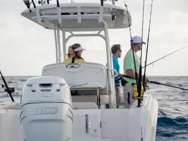 Boston Whaler 230 Outrage