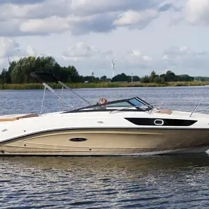 2017 Sea Ray Sun Sport 230