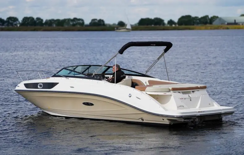 2017 Sea Ray sun sport 230