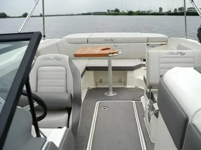 Sea Ray SPX 230