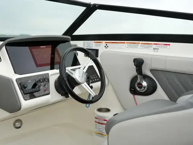 Sea Ray SPX 230