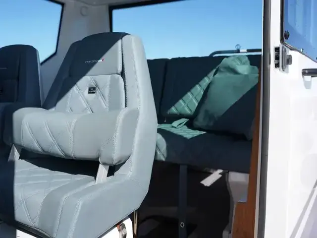 Axopar 28 Cabin