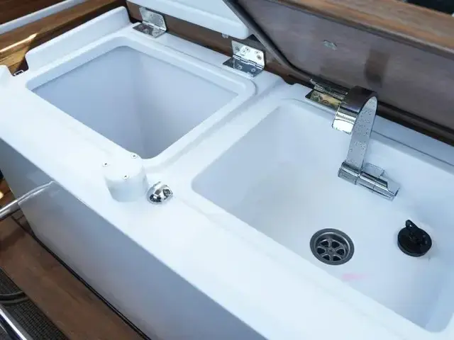 Axopar 28 Cabin