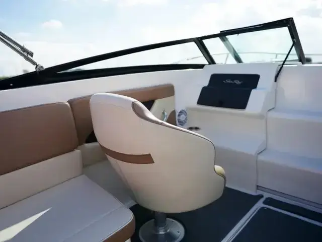 Sea Ray Sun Sport 230