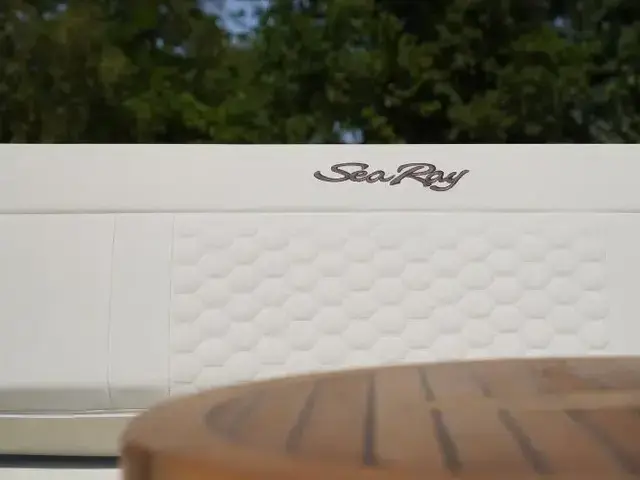 Sea Ray SDX 250 Outboard (Harlow Coconut Bekleding)