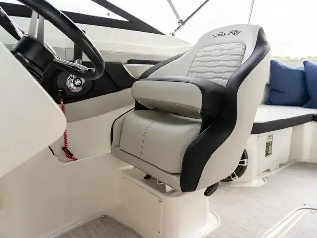 Sea Ray SPX 210 Outboard