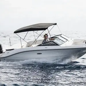 2021 Sea Ray SPX 210 Outboard