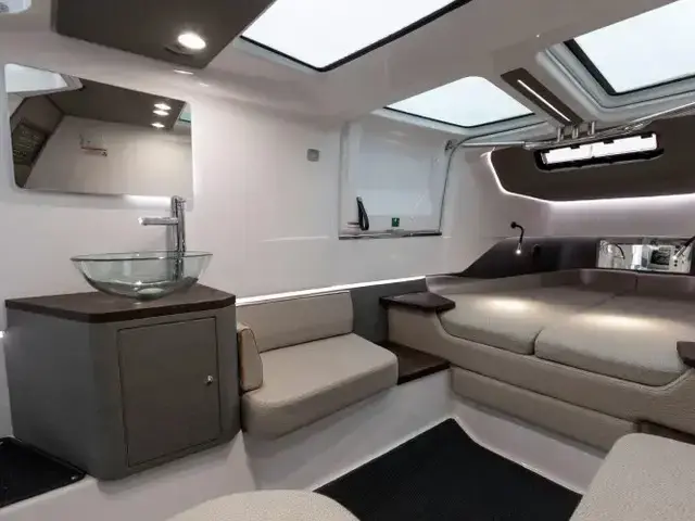 Axopar 37 Xc Cross Cabin