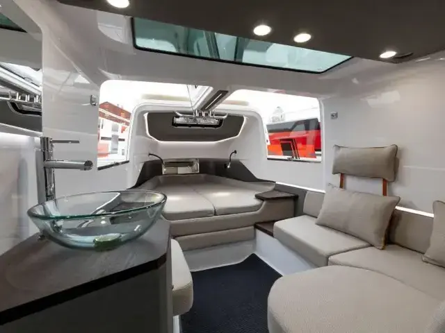 Axopar 37 Xc Cross Cabin