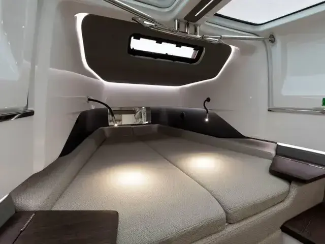 Axopar 37 Xc Cross Cabin